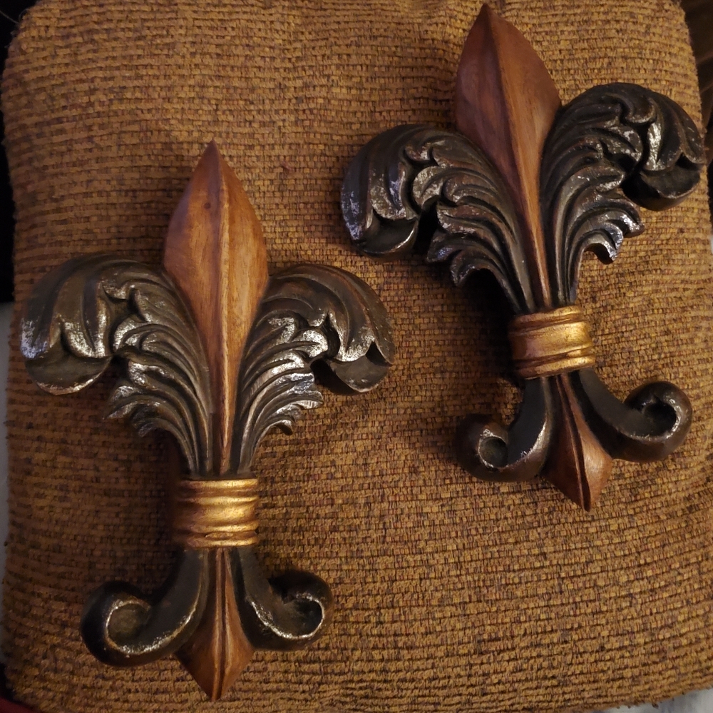 Set - Pair of 2 Fleur-de-lis Solid Wood Wall Sconces - Wall Decor